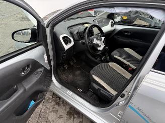 Peugeot 108 ALLURE TOP picture 19