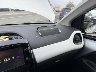 Peugeot 108 ALLURE TOP picture 23