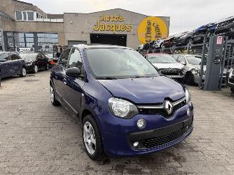 Vaurioauto  passenger cars Renault Twingo LIMITED CABRIO 2018/8