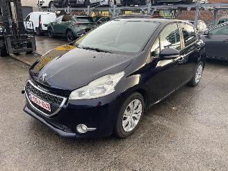 Peugeot 208 1.2I picture 2