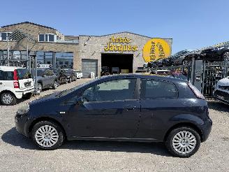krockskadad bil auto Fiat Punto PROBLEM MOTOR 2011/12