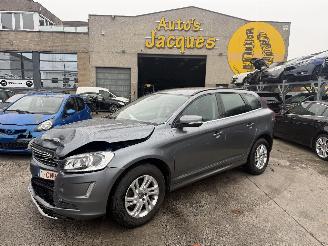 Schadeauto Volvo Xc-60 MOMENTUM AWD 2016/12