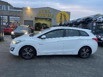 Voiture accidenté Hyundai I-30 1.4 CRDI COMBI 2014/2