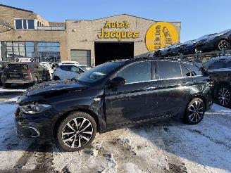 Voiture accidenté Fiat Tipo 1.4I LOUNGE 2017/4
