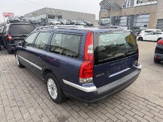 Volvo V-70 2.4D AUTOMAAT picture 2