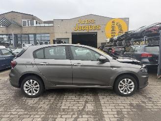 damaged passenger cars Fiat Tipo 1.4 LOUNGE 2018/2