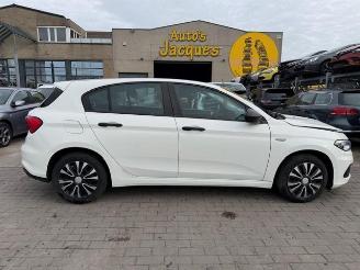 uszkodzony samochody osobowe Fiat Tipo 1.4I 2017/5