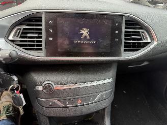 Peugeot 308 1.2 ACTIVE picture 18