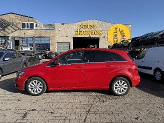 skadebil auto Mercedes B-klasse ELEGANCE 2014/4