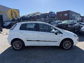 krockskadad bil auto Fiat Punto 1.3 MULTIJET 2011/4