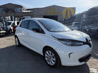 damaged passenger cars Renault Zoé ZEN 2016/5
