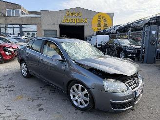Damaged car Volkswagen Jetta 1.9 TDI 2008/4