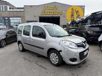 krockskadad bil auto Renault Kangoo 1.2 TCE 2017/2