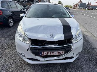 Peugeot 208 ALLURE picture 3