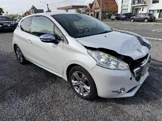 Peugeot 208 ALLURE picture 4