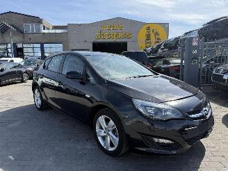 uszkodzony samochody osobowe Opel Astra 1.4I COMFORT 2013/2