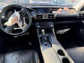 Lexus IS 300H picture 7