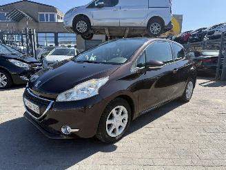 uszkodzony samochody osobowe Peugeot 208 1.2I 3P 2013/8