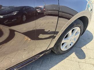 Peugeot 208  picture 12