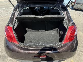 Peugeot 208 1.2I 3P picture 14