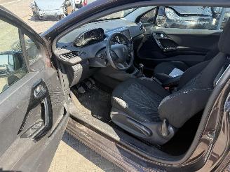 Peugeot 208 1.2I 3P picture 15
