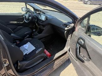 Peugeot 208 1.2I 3P picture 13