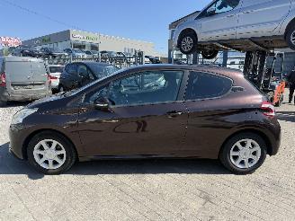 Peugeot 208 1.2I 3P picture 2