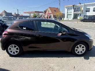 Peugeot 208 1.2I 3P picture 6