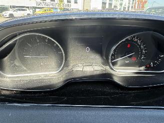 Peugeot 208 1.2I 3P picture 18