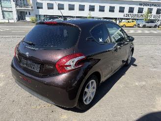Peugeot 208 1.2I 3P picture 5