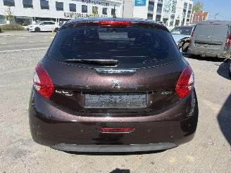 Peugeot 208 1.2I 3P picture 4