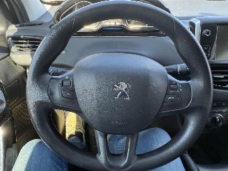 Peugeot 208 1.2I 3P picture 19
