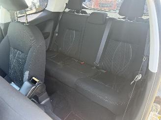 Peugeot 208 1.2I 3P picture 16