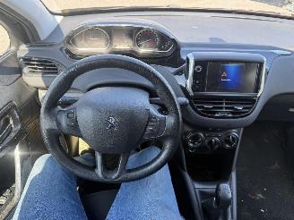Peugeot 208 1.2I 3P picture 17