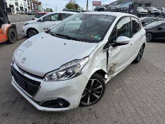 Peugeot 208 1.2 ALLURE picture 3