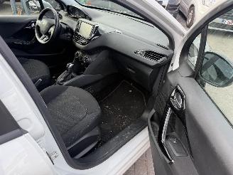 Peugeot 208 1.2 ALLURE picture 21