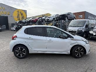 krockskadad bil auto Peugeot 208 1.2 ALLURE 2019/2