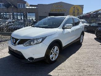 damaged passenger cars Nissan Qashqai 1.2 DIG-T TEKNA 2015/4