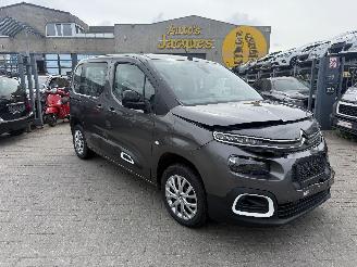 Vaurioauto  passenger cars Citroën Berlingo 1.2 PURETECH M FEEL 2022/2