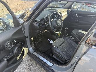 Mini Cooper 1.5 picture 14