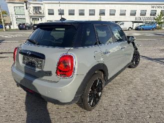 Mini Cooper 1.5 picture 4