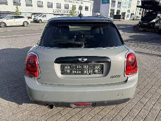Mini Cooper 1.5 picture 3