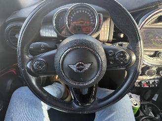 Mini Cooper 1.5 picture 17