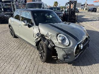 Mini Cooper 1.5 picture 6