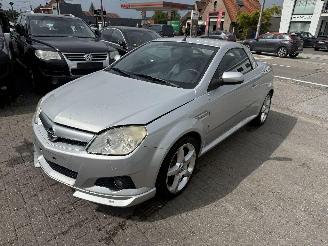 Schadeauto Opel Tigra CABRIO 2006/7