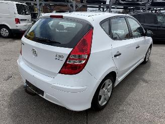 Hyundai I-30  picture 3