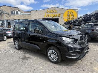 krockskadad bil auto Opel Combo 1.5LIFE EDITION PLUS 2022/9