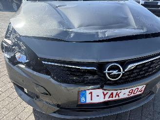 Opel Astra 1.2 B picture 11