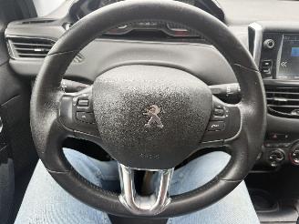 Peugeot 208 1.2 SIGNATURE picture 24