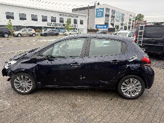 Peugeot 208 1.2 SIGNATURE picture 4